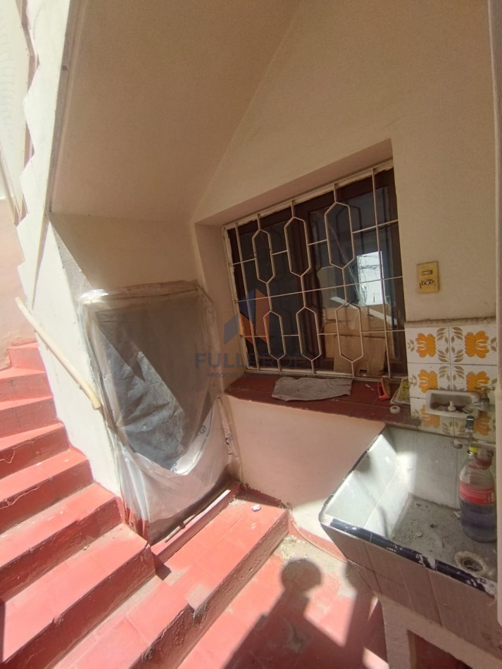 VIVIENDA COLECTIVA UBICADA EN LAVALLE AL 100  (6 UNIDADES FUNCIONALES)