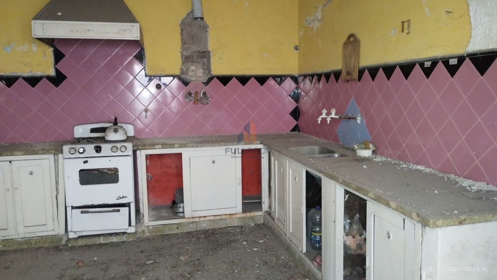 CASA EN VENTA A RECICLAR -GUEMES Y SANTIAGO DEL ESTERO- 