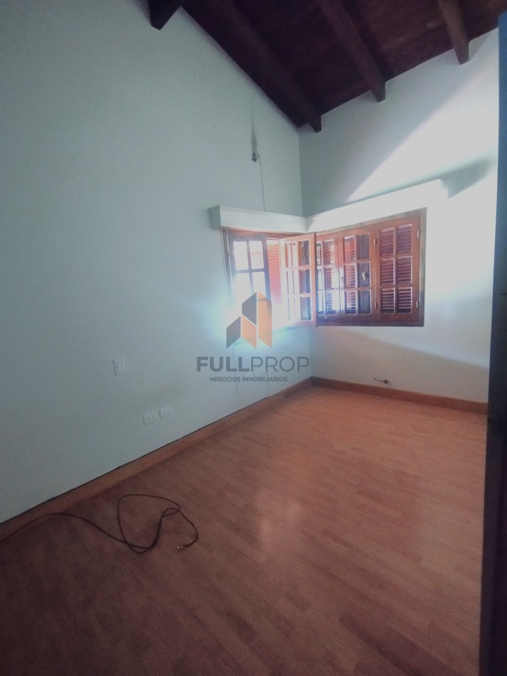 CASA EN B° PRIVADO LOS OLMOS