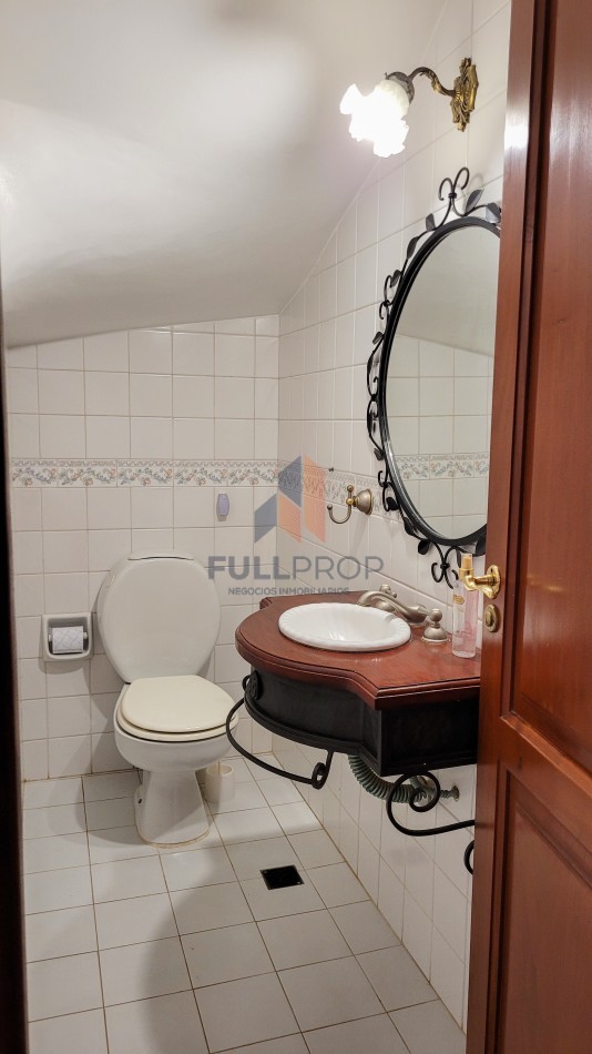 Elegante Casa Estilo Neo Colonial en Venta - Club de Campo El Tipal