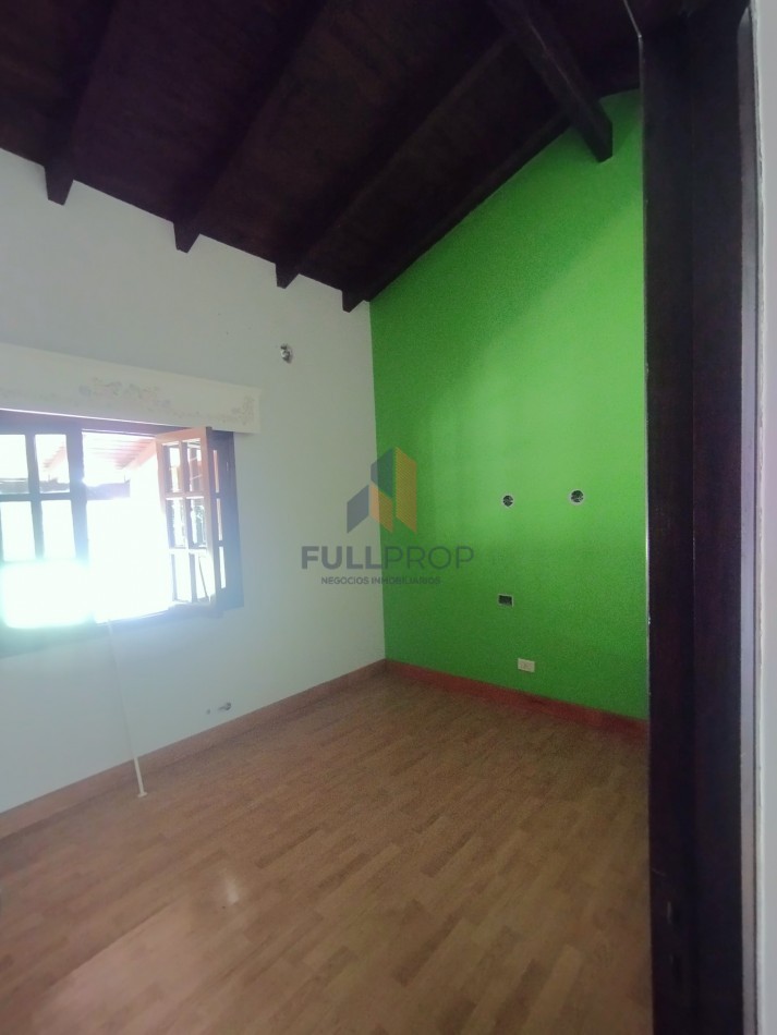 CASA EN B° PRIVADO LOS OLMOS