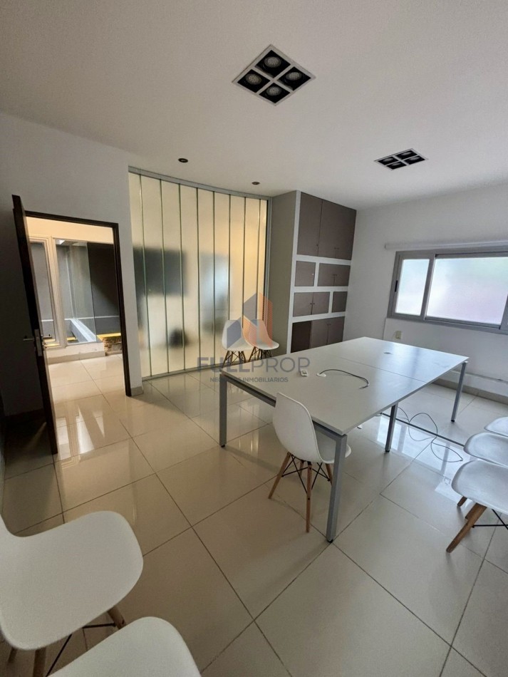 Oficina en alquiler en Dean Funes 800