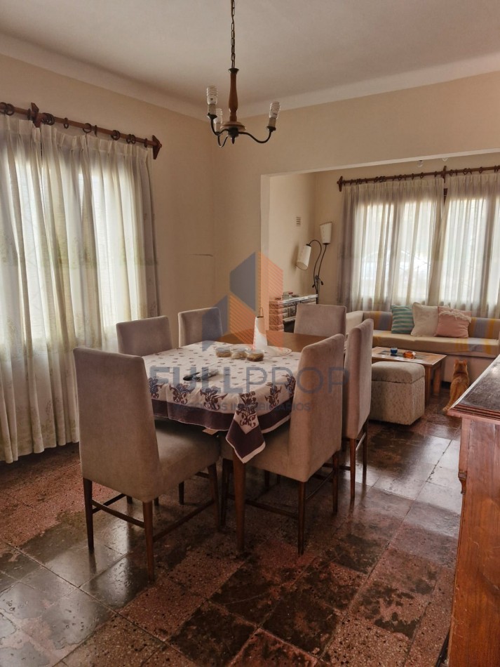 CASA EN VENTA ZONA COMERCIAL (MENDOZA AL 1200)