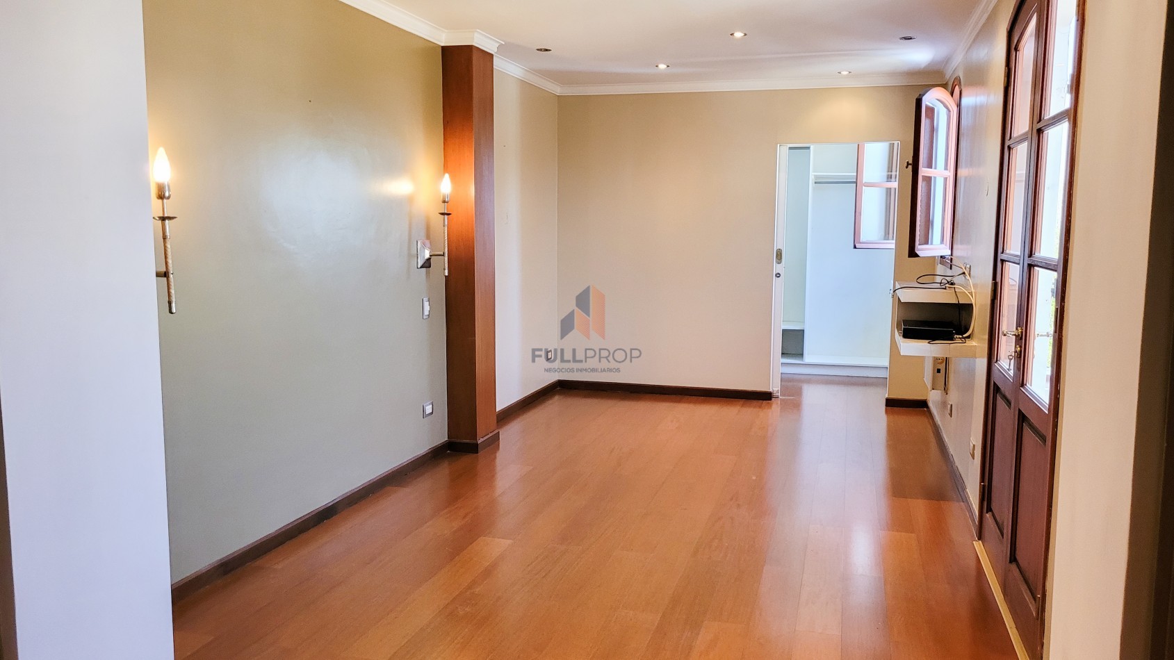 Elegante Casa Estilo Neo Colonial en Venta - Club de Campo El Tipal