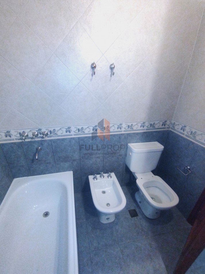 CASA EN B° PRIVADO LOS OLMOS