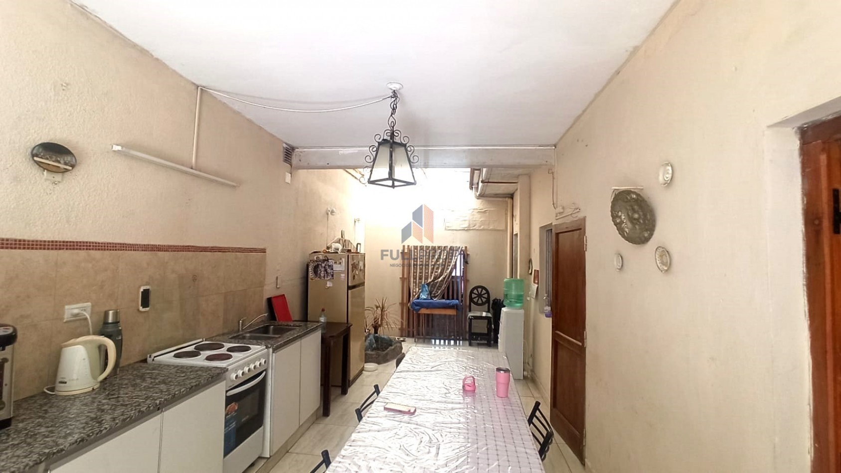 VIVIENDA COLECTIVA UBICADA EN LAVALLE AL 100  (6 UNIDADES FUNCIONALES)