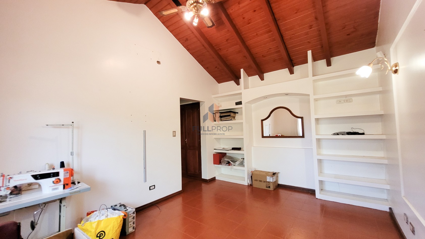 Elegante Casa Estilo Neo Colonial en Venta - Club de Campo El Tipal
