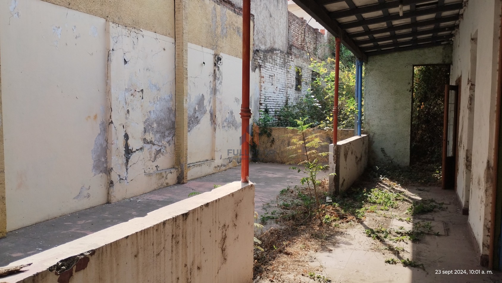 CASA EN VENTA A RECICLAR -GUEMES Y SANTIAGO DEL ESTERO- 