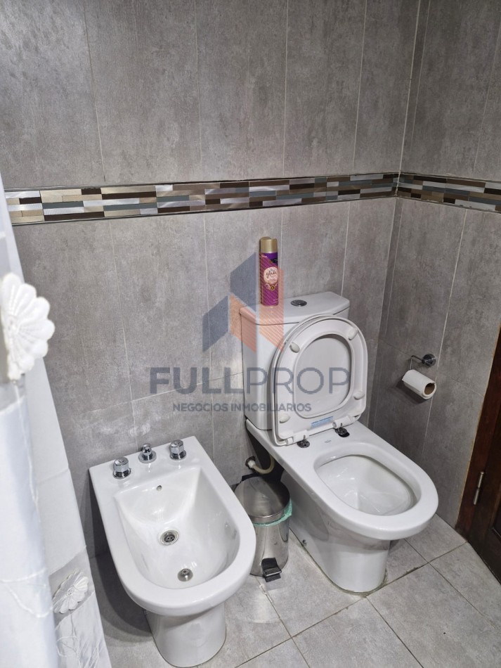 CASA EN VENTA ZONA COMERCIAL (MENDOZA AL 1200)