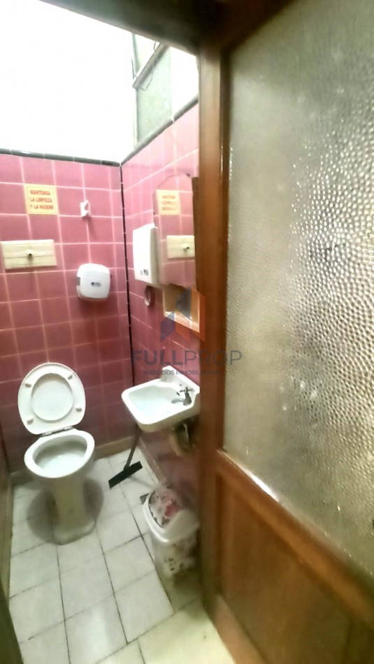 VIVIENDA COLECTIVA UBICADA EN LAVALLE AL 100  (6 UNIDADES FUNCIONALES)