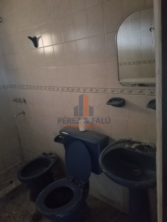 OPORTUNIDAD - CASA EN VENTA EN BARRIO SANTA ANA I (ZONA SUR)