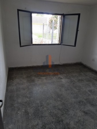 OPORTUNIDAD - CASA EN VENTA EN BARRIO SANTA ANA I (ZONA SUR)