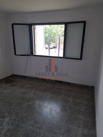 OPORTUNIDAD - CASA EN VENTA EN BARRIO SANTA ANA I (ZONA SUR)