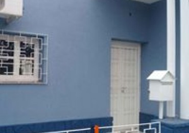 Propiedad en alquiler ideal consultorios en calle España 1500.
