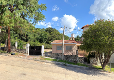 PROPIEDAD CON AMPLIO TERRENO EN TRES CERRITOS